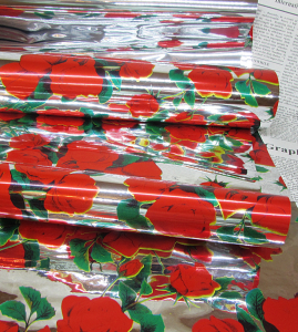 Пленка фольгированная  для упаковки цветов , подарков,декора.( 70х3000 см )